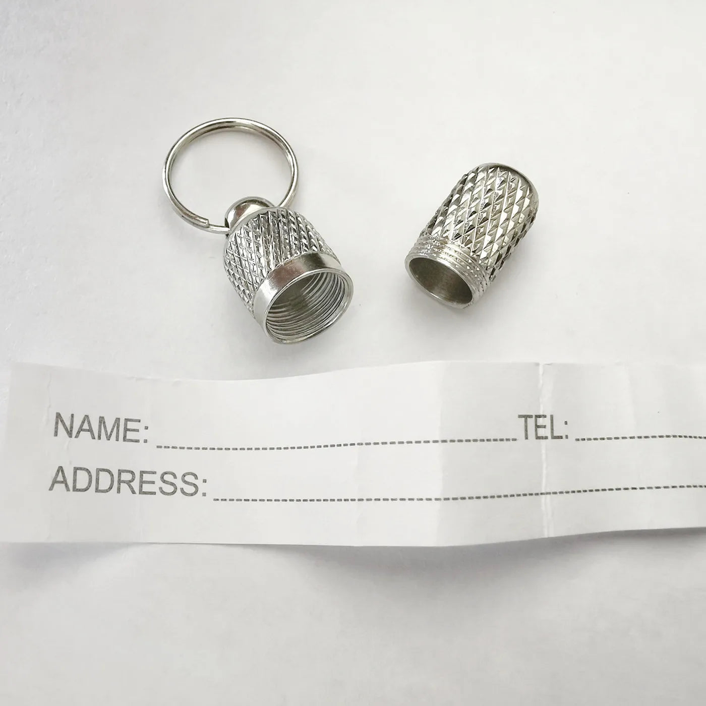 SafeID® – Mini Metal Collar Tube Address - Vista 2 del producto